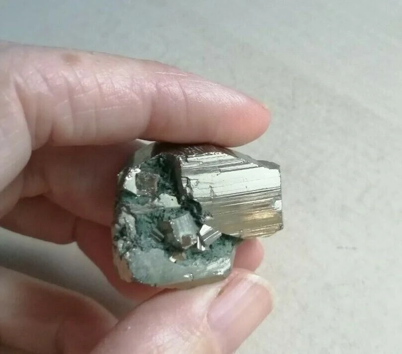 Pyrite Bulgarie 34 g / 3 cm très brillante pierre mineraux lithotherapie